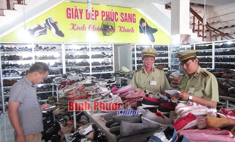 Đồng Xoài: Thu giữ 300 đôi giày dép không rõ nguồn gốc