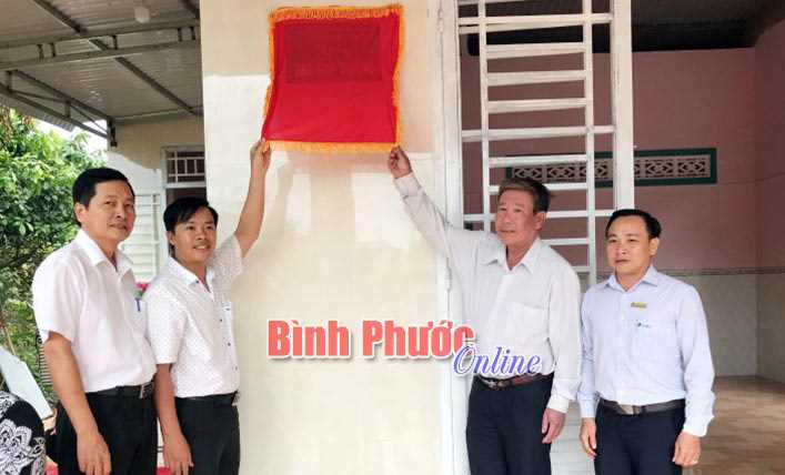 Khối thi đua số 10 trao 2 nhà tình thương