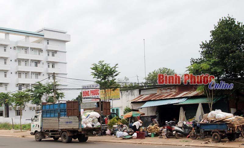 Nhiều khu dân cư sống chung với phế liệu
