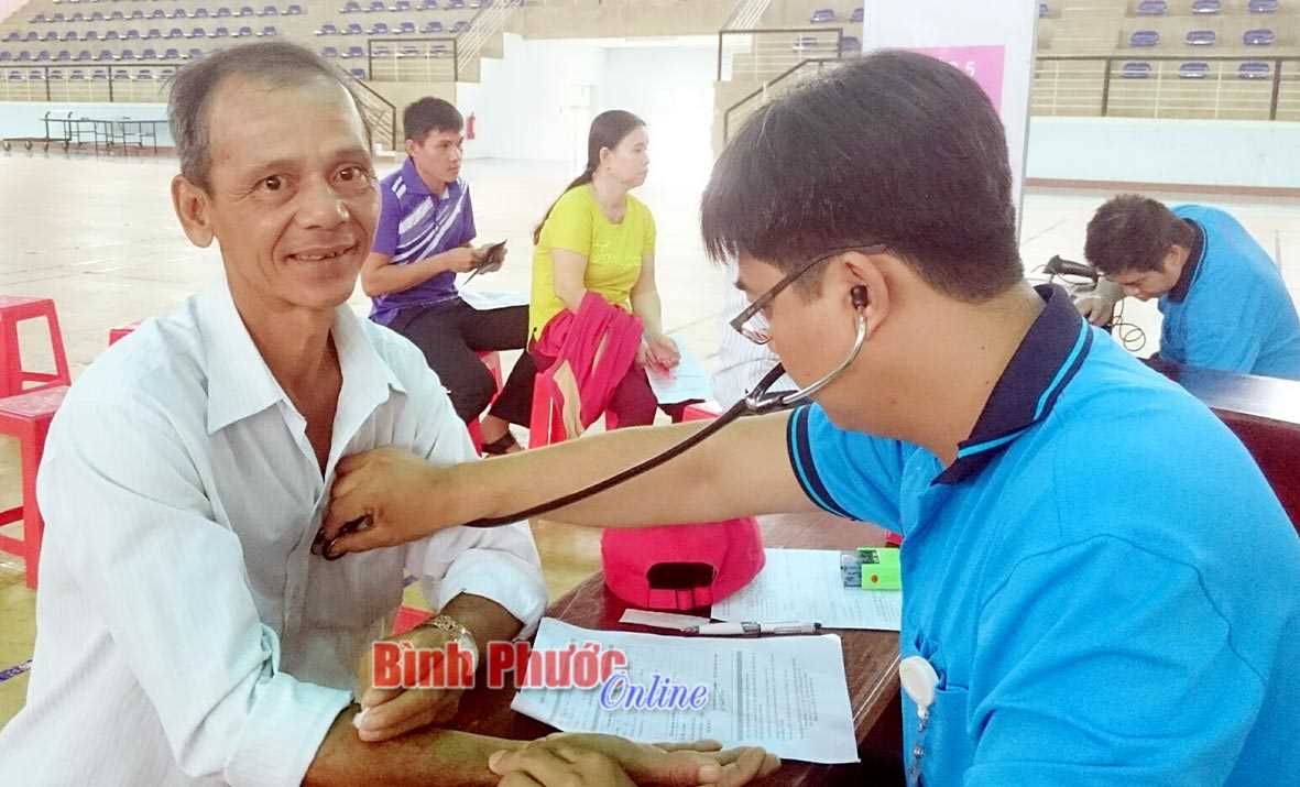 Người bán vé số 35 lần hiến máu tình nguyện