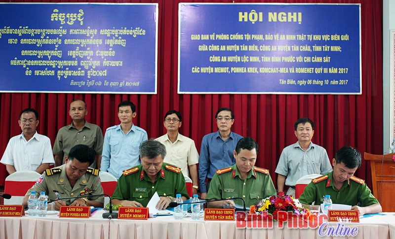 C&ocirc;ng an 7 huyện bi&ecirc;n giới giao ban ph&ograve;ng, chống tội phạm
