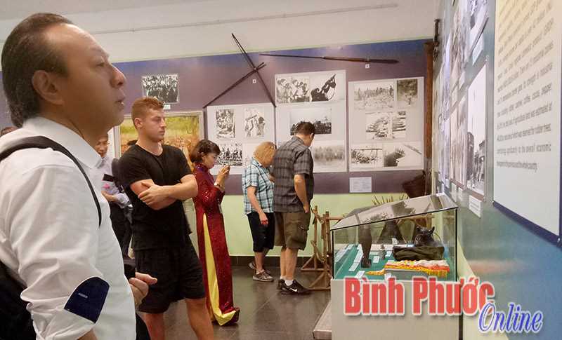 Trưng b&agrave;y chuy&ecirc;n đề &ldquo;B&igrave;nh Phước - trước v&agrave; sau chiến tranh&rdquo;