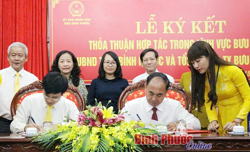 UBND tỉnh k&yacute; kết hợp t&aacute;c bưu ch&iacute;nh