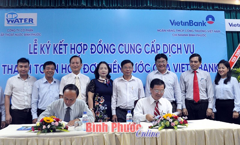 Ký kết dịch vụ thu tiền nước qua ngân hàng