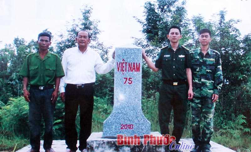 Người cao tuổi Lộc Ninh phối hợp bảo vệ bi&ecirc;n giới