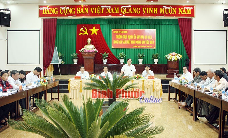 Huyện ủy Lộc Ninh gặp mặt nông dân sản xuất giỏi