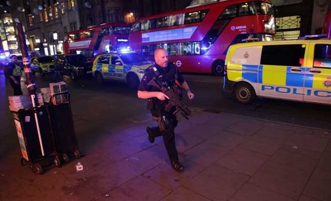 Vụ nổ súng tại ga tàu điện ngầm ở London "có liên quan tới khủng bố"