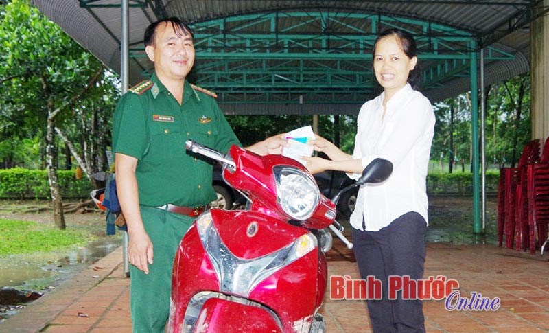 Nạn vận chuyển xe m&aacute;y tr&aacute;i ph&eacute;p qua bi&ecirc;n giới