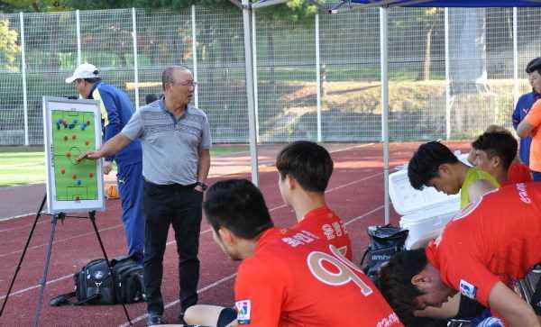 HLV Park Hang-seo đi vắng, đội hạng ba Hàn Quốc có ngay chiến thắng