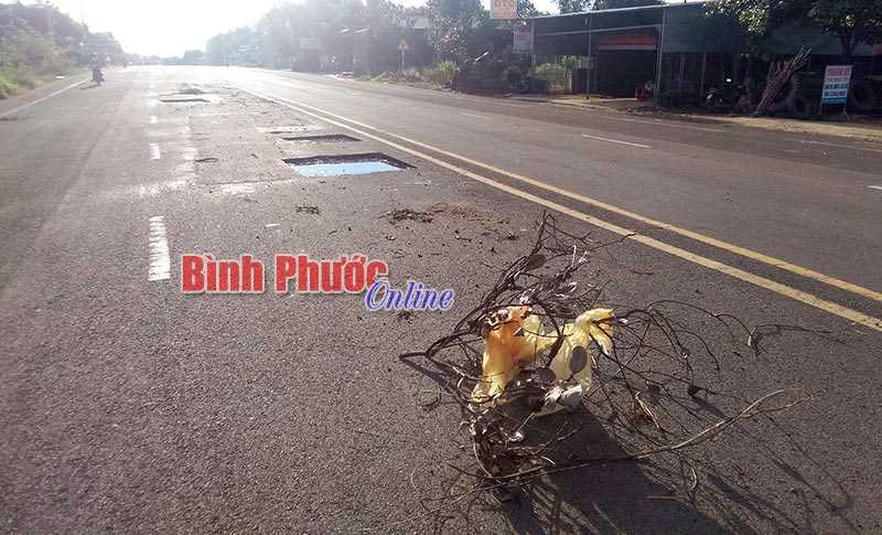 Mong sớm khắc phục ổ g&agrave;, ổ voi đường Lộc Tấn - Ho&agrave;ng Diệu