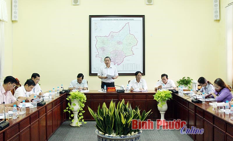 Ph&oacute; chủ tịch UBND tỉnh Huỳnh Anh Minh l&agrave;m việc với l&atilde;nh đạo huyện Hớn Quản