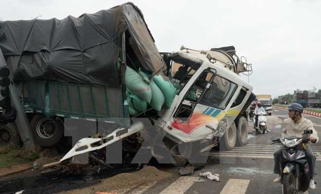 29 người chết v&igrave; tai nạn giao th&ocirc;ng trong ng&agrave;y 30-12