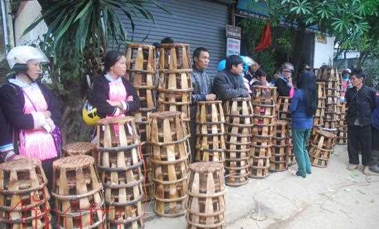 Độc đ&aacute;o chợ phi&ecirc;n Tam Đường đất 