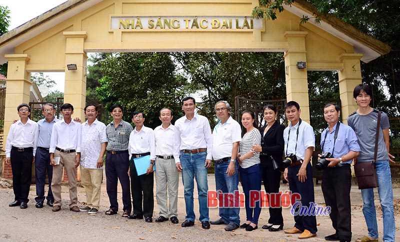 Th&agrave;nh c&ocirc;ng trại s&aacute;ng t&aacute;c văn học nghệ thuật