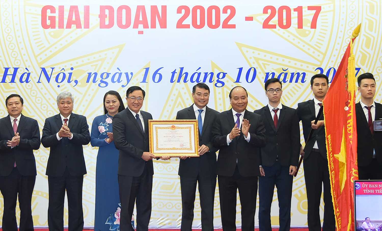 Thủ tướng nhắc c&aacute;c địa phương đ&oacute;ng g&oacute;p nhiều hơn cho t&iacute;n dụng ch&iacute;nh s&aacute;ch