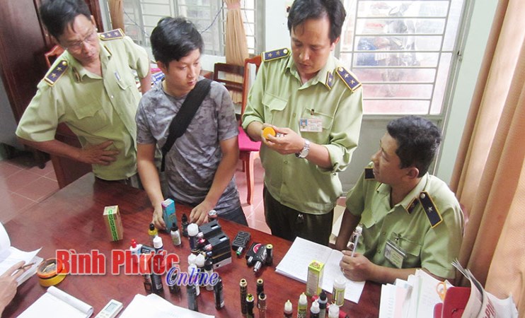 Thu giữ tinh dầu thuốc l&aacute; điện tử tại Đồng Xo&agrave;i