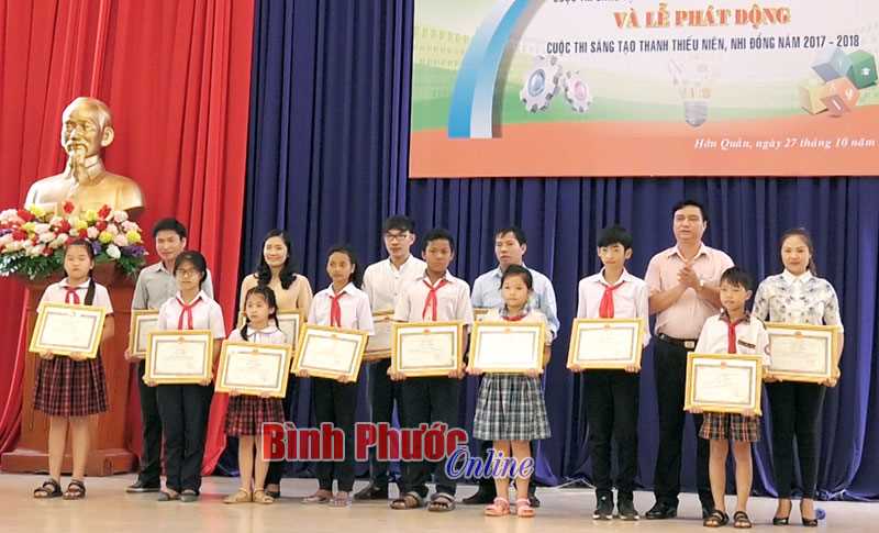 Hớn Quản trao giải cuộc thi sáng tạo thanh thiếu niên, nhi đồng