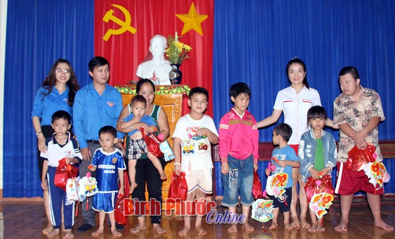 Chăm lo tết Trung thu cho trẻ em nghèo