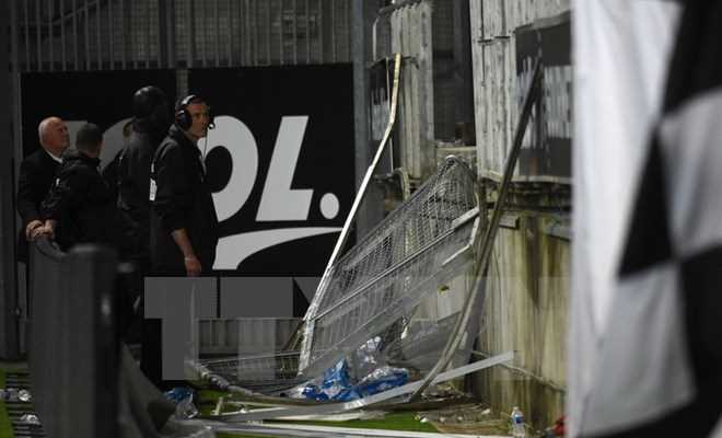 Pháp: Sập hàng rào ở sân vận động làm hàng chục người bị thương