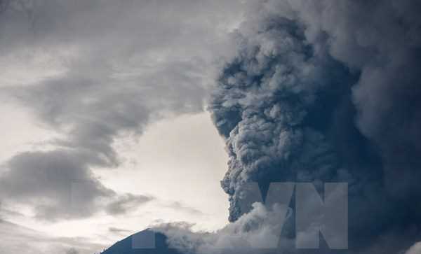 Đảo du lịch Bali thất thu 665 triệu USD do n&uacute;i lửa phun tr&agrave;o