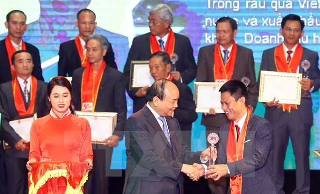 Tôn vinh nông dân Việt Nam xuất sắc 30 năm thời kỳ đổi mới