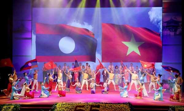 G&igrave;n giữ v&agrave; th&uacute;c đẩy mối quan hệ đặc biệt giữa Việt Nam-L&agrave;o