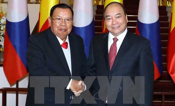 Thủ tướng Nguyễn Xu&acirc;n Ph&uacute;c hội kiến Tổng B&iacute; thư, Chủ tịch nước L&agrave;o