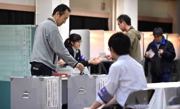 Tỷ lệ cử tri Nhật Bản đi bỏ phiếu có khả năng thấp do mưa bão