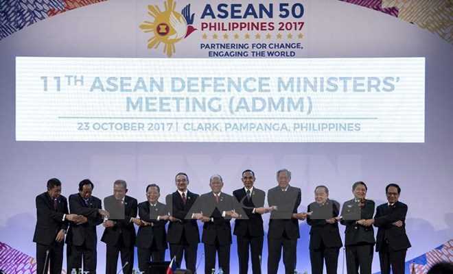 Đại tướng Ng&ocirc; Xu&acirc;n Lịch dự gặp kh&ocirc;ng ch&iacute;nh thức ADMM+1