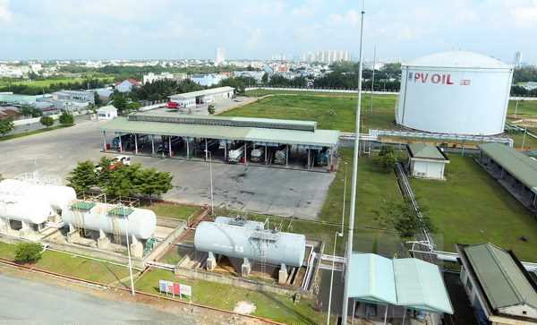 Petrolimex và PVOIL chính thức bán xăng E5 RON 92 trên toàn quốc