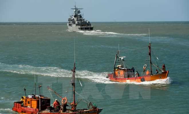 Argentina tiếp tục tìm tàu ngầm San Juan bị mất tích dù sóng cao 3m