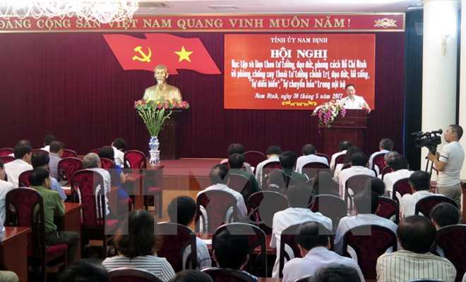Ph&aacute;t huy vai tr&ograve; của nh&acirc;n d&acirc;n trong ngăn chặn, đẩy l&ugrave;i suy tho&aacute;i
