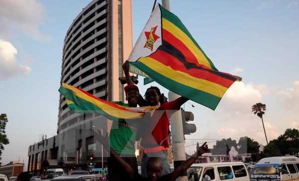 Phản ứng của Mỹ sau quyết định từ chức của Tổng thống Zimbabwe