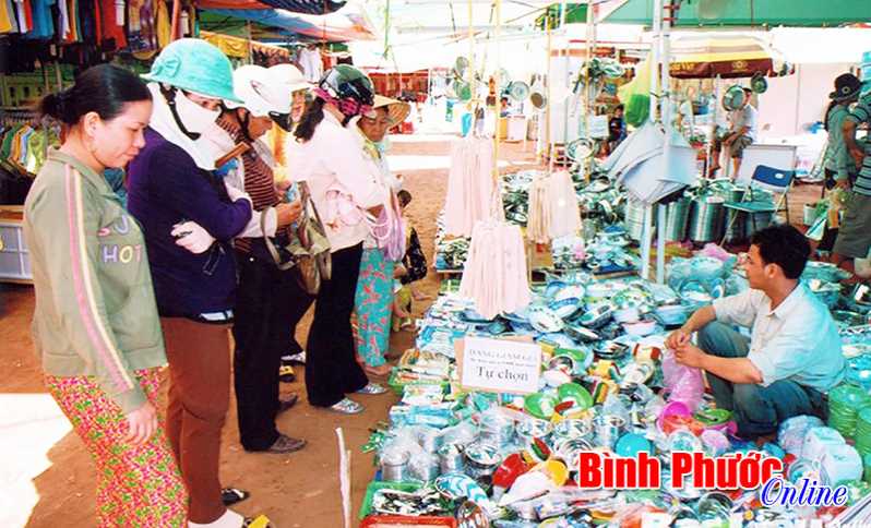 Gần 4,4 tỷ đồng thu từ các phiên chợ đưa hàng Việt về nông thôn