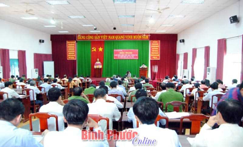 UBND tỉnh phổ biến Luật Tiếp cận th&ocirc;ng tin v&agrave; Luật Đấu gi&aacute; t&agrave;i sản