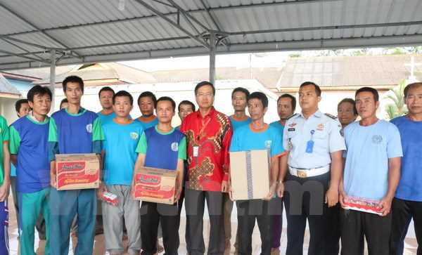 Đại sứ qu&aacute;n Việt Nam tại Indonesia thăm l&atilde;nh sự c&aacute;c ngư d&acirc;n Việt Nam