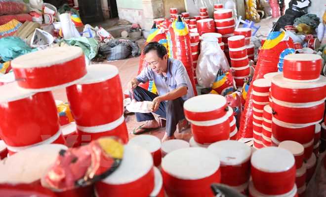 Trở về ng&ocirc;i l&agrave;ng tuổi thơ, nơi giữ g&igrave;n đồ chơi trung thu truyền thống
