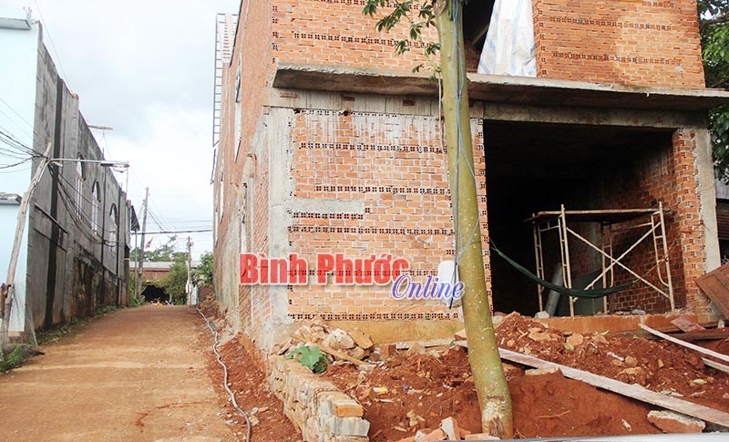 Vụ xây nhà lấn lối đi ở xã Đức Liễu: Đã tháo dỡ phần móng vi phạm