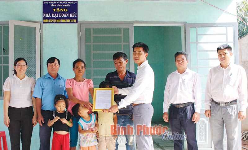Hoàn thành 879 nhà đại đoàn kết từ chương trình “Nghĩa tình Sông Bé yêu thương”