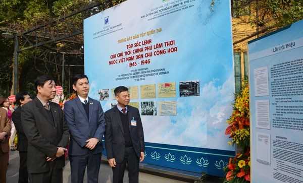 Trưng b&agrave;y Tập Sắc lệnh của Chủ tịch Ch&iacute;nh phủ l&acirc;m thời Việt Nam