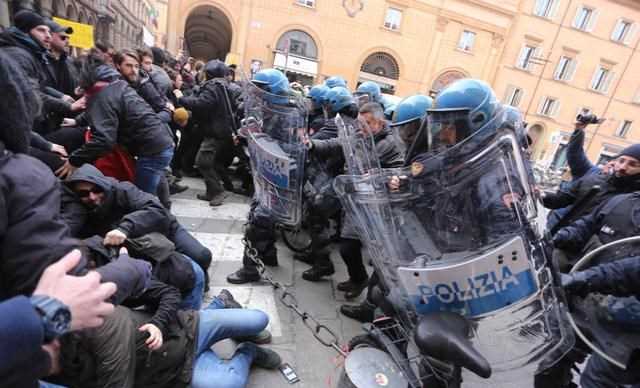 Italy tăng cường an ninh, ngăn biểu tình trước thềm tổng tuyển cử