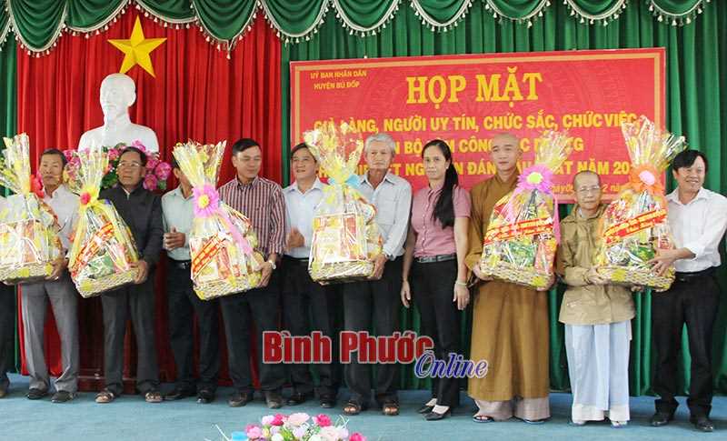 100% người nghèo, cận nghèo ở Bù Đốp đã có quà tết