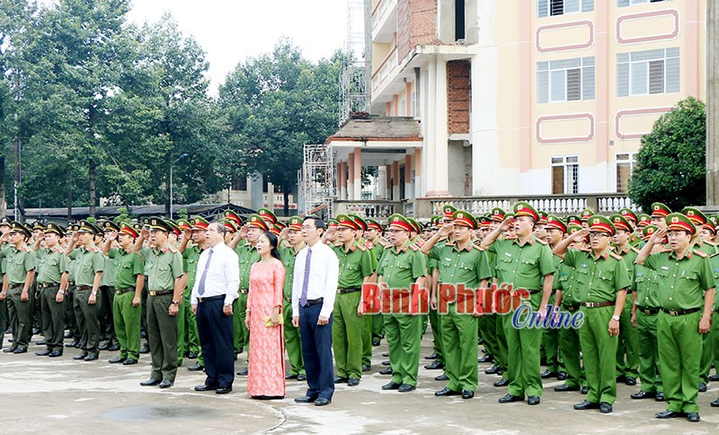 X&acirc;y dựng phong c&aacute;ch người CAND v&igrave; nh&acirc;n d&acirc;n phục vụ