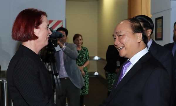 Thủ tướng Nguyễn Xu&acirc;n Ph&uacute;c bắt đầu thăm ch&iacute;nh thức New Zealand