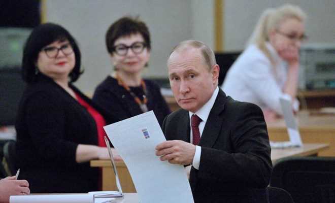 Bầu cử tổng thống Nga 2018: Khoảng 250 vụ vi phạm được ghi nhận