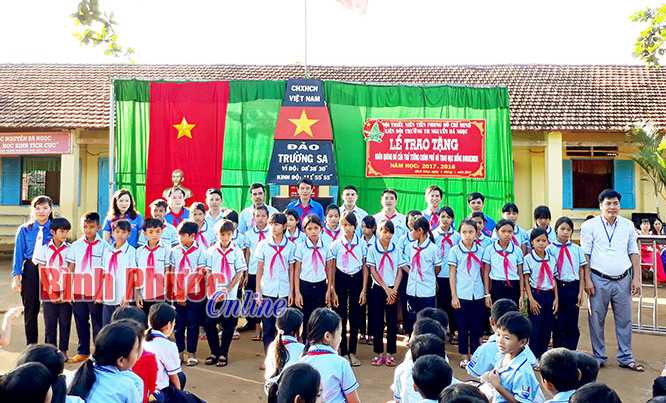 100 đội viên nhận quà của Thủ tướng Chính phủ