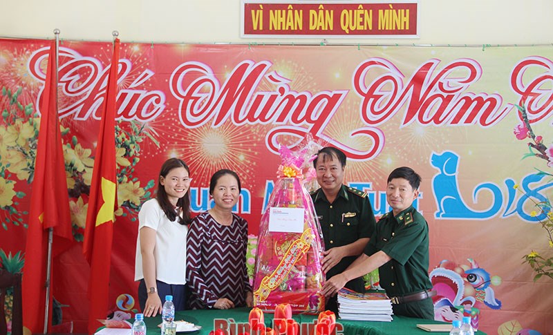 Những nẻo đường xuân biên giới