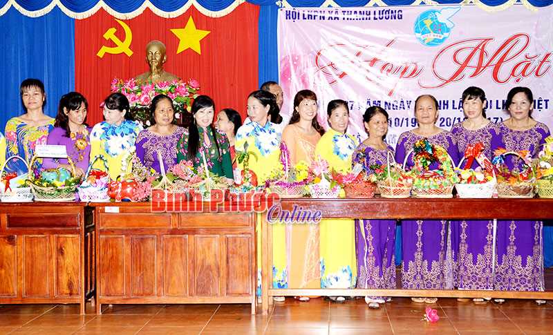 Phụ nữ Thanh Lương nuôi heo đất