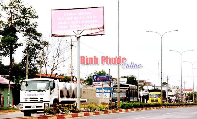 Pa-n&ocirc; tuy&ecirc;n truyền g&acirc;y phản cảm