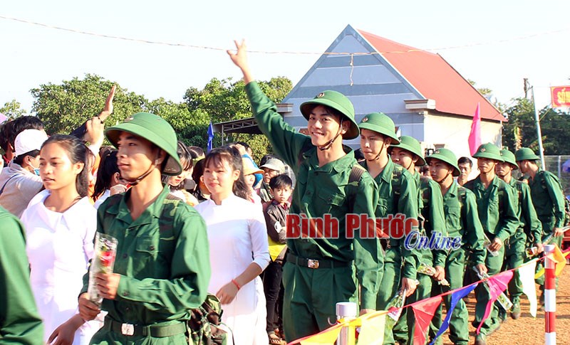 1.051 thanh ni&ecirc;n l&ecirc;n đường nhập ngũ